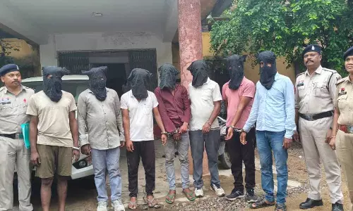 ट्रेलर लूटकांड का 24 घंटे में खुलासा, 7 आरोपी गिरफ्तार ट्रेलर लूटकांड का 24 घंटे में खुलासा, 7 आरोपी गिरफ्तार