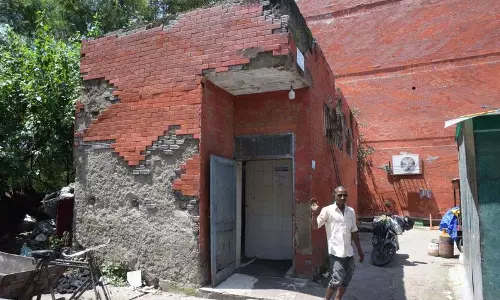 Panchkula के सार्वजनिक शौचालयों से उठ रही बदबू के कारण निवासियों ने सुरक्षा और स्वच्छता संबंधी चिंताएं जताईं Panchkula के सार्वजनिक शौचालयों से उठ रही बदबू के कारण निवासियों ने सुरक्षा और स्वच्छता संबंधी चिंताएं जताईं