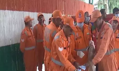 जम्मू-कश्मीर: बादल फटने और भूस्खलन के बाद NDRF ने राजौरी में आपदा जागरूकता शिविर लगाया