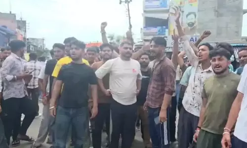 Kathua: डीटीआई के खिलाफ लोगों ने किया सड़क जाम
