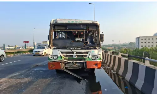 Sonipat: बस-ट्रक टक्कर से बहालगढ़ फ्लाईओवर पर 13 घायल