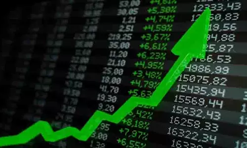 वॉल्यूम बढ़ने के बीच Kalyan Jewellers इंडिया के शेयरों में 2.45% की गिरावट
