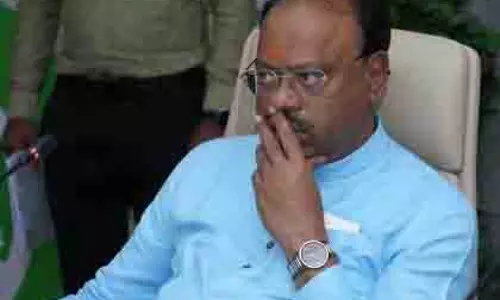 Facebook पर राजस्व मंत्री बावनकुले को निशाना बनाकर गालियां, जिम मालिक के खिलाफ मामला दर्ज Facebook पर राजस्व मंत्री बावनकुले को निशाना बनाकर गालियां, जिम मालिक के खिलाफ मामला दर्ज
