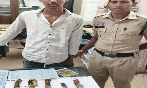 रायपुर में 5 धारदार बटनदार चाकू और वॉकी-टॉकी के साथ ईमरान अंसारी गिरफ्तार