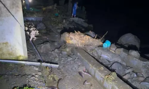 Mandi and Kullu में बादल फटने से भारी तबाही, 200 से अधिक सड़कें अवरुद्ध, स्कूल बंद Mandi and Kullu में बादल फटने से भारी तबाही, 200 से अधिक सड़कें अवरुद्ध, स्कूल बंद