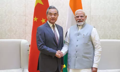 BIG BREAKING: PM मोदी ने चीनी विदेश मंत्री वांग यी से की सौजन्य भेंट BIG BREAKING: PM मोदी ने चीनी विदेश मंत्री वांग यी से की सौजन्य भेंट
