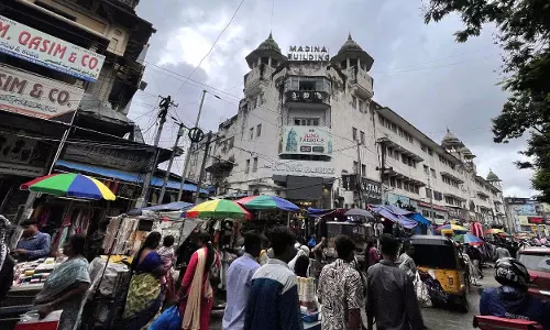 Hyderabad में बारिश से चारमीनार बाजारों में कारोबार प्रभावित, बिक्री 60 फीसदी घटी