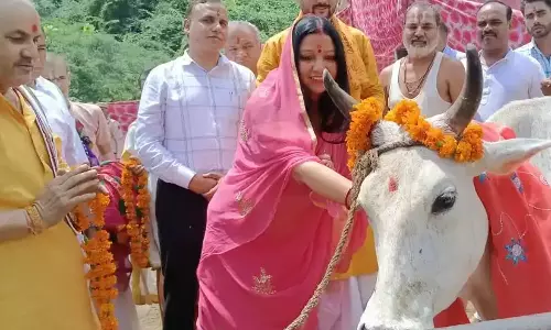Jaipur: महापौर कुसुम यादव ने गलता तीर्थ में किया गौशाला का भूमि पूजन