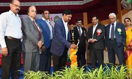 युवाओं की मानसिकता अब बदलने की जरूरत है: Dr. G. Satish Reddy युवाओं की मानसिकता अब बदलने की जरूरत है: Dr. G. Satish Reddy