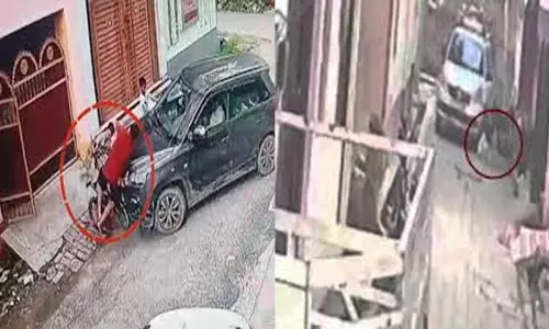 तेज रफ्तार कार की टक्कर से मासूम गंभीर, 8 दिन बाद दर्ज