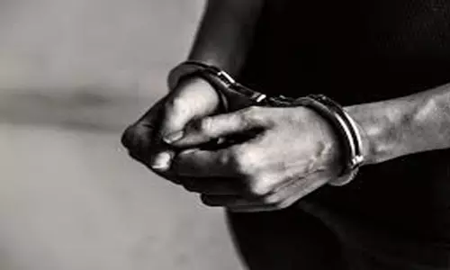 रांची कृष्ण जन्माष्टमी कार्यक्रम में बुर्का पहनकर घूमने वाला शख्स गिरफ्तार रांची कृष्ण जन्माष्टमी कार्यक्रम में बुर्का पहनकर घूमने वाला शख्स गिरफ्तार
