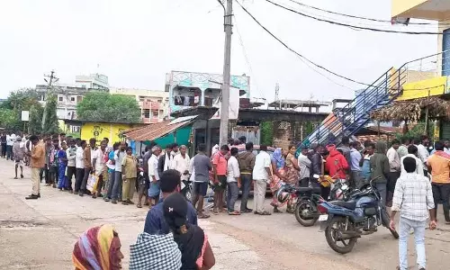 बढ़ती मांग के बीच Telangana में यूरिया संकट गहराया