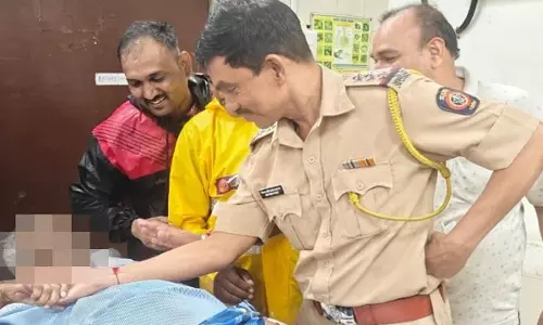 पुलिस ने 93 वर्षीय मरीज को बचाया, शहर में जलजमाव और बिजली कटौती पुलिस ने 93 वर्षीय मरीज को बचाया, शहर में जलजमाव और बिजली कटौती