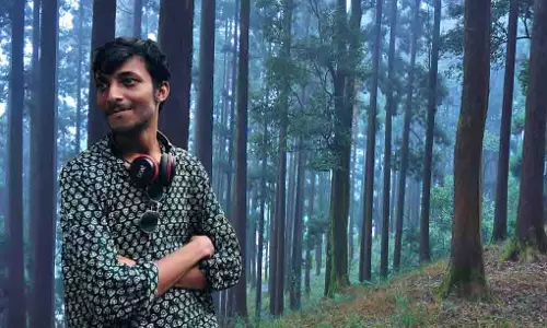 Dowhill में बेटे की रहस्यमय मौत पर रोती हुई माँ