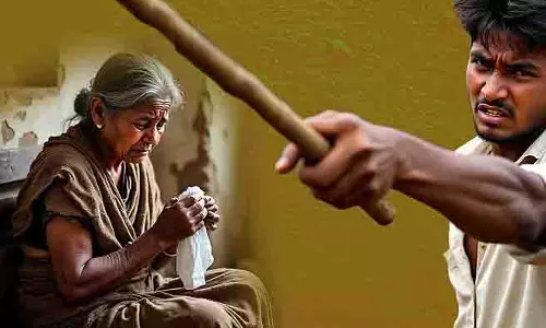 बेटे और बहू पर बुजुर्ग मां को दिन-प्रतिदिन बेरहमी से प्रताड़ित करने का आरोप बेटे और बहू पर बुजुर्ग मां को दिन-प्रतिदिन बेरहमी से प्रताड़ित करने का आरोप