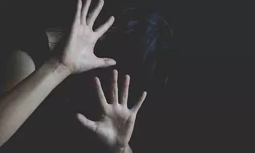 Kasba में उभरती मॉडल पर बलात्कार के आरोप पर हंगामा