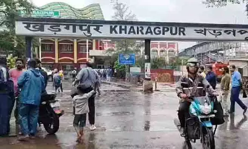 लोहे की बीम से कुचलकर 8 साल के बच्चे की मौत