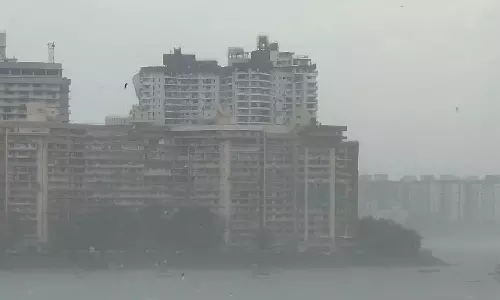 पालघर में भारी बारिश से जलभराव, VVMC ने बचाव और राहत कार्य तेज किया पालघर में भारी बारिश से जलभराव, VVMC ने बचाव और राहत कार्य तेज किया