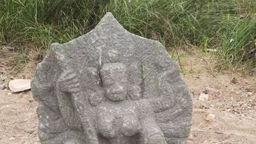 Tamil Nadu : 14वीं सदी की देवी की मूर्ति मिली Tamil Nadu : 14वीं सदी की देवी की मूर्ति मिली