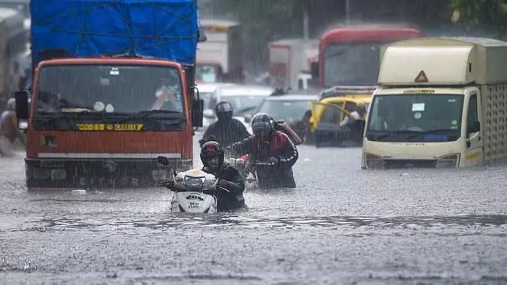 Mumbai : आईएमडी ने अगले 2 घंटों के लिए शहर के लिए रेड अलर्ट जारी किया Mumbai : आईएमडी ने अगले 2 घंटों के लिए शहर के लिए रेड अलर्ट जारी किया
