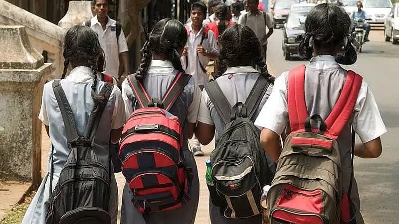 Bhopal : कमला नेहरू सांदीपनि गर्ल्स स्कूल में विलय होने वाले स्कूलों की संख्या 13 से घटाकर 8 की गई Bhopal : कमला नेहरू सांदीपनि गर्ल्स स्कूल में विलय होने वाले स्कूलों की संख्या 13 से घटाकर 8 की गई