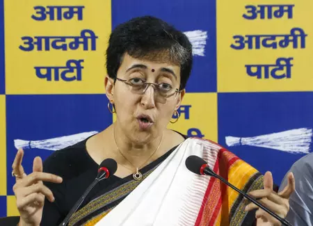 मुख्यमंत्री रेखा गुप्ता पर हमला निंदनीय, लोकतंत्र में हिंसा के लिए जगह नहीं : आतिशी मुख्यमंत्री रेखा गुप्ता पर हमला निंदनीय, लोकतंत्र में हिंसा के लिए जगह नहीं : आतिशी