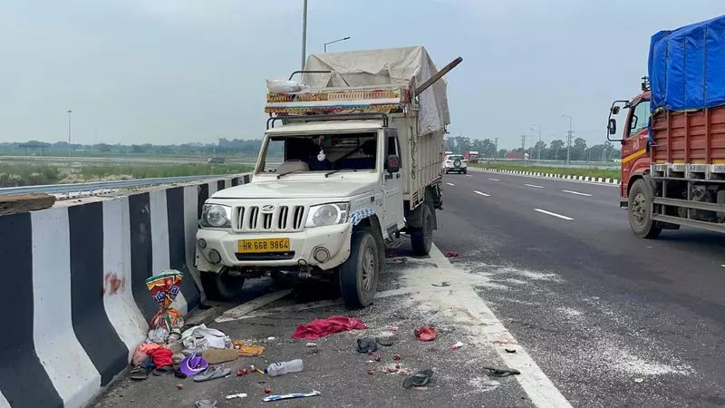 Haryana : झज्जर में सड़क दुर्घटना में 4 की मौत, 16 घायल Haryana : झज्जर में सड़क दुर्घटना में 4 की मौत, 16 घायल