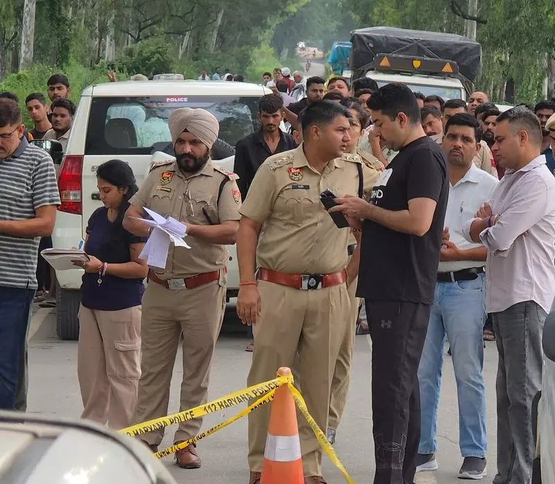 Karnal के उमरपुर गांव में सड़क किनारे किशोरी का शव मिला Karnal के उमरपुर गांव में सड़क किनारे किशोरी का शव मिला