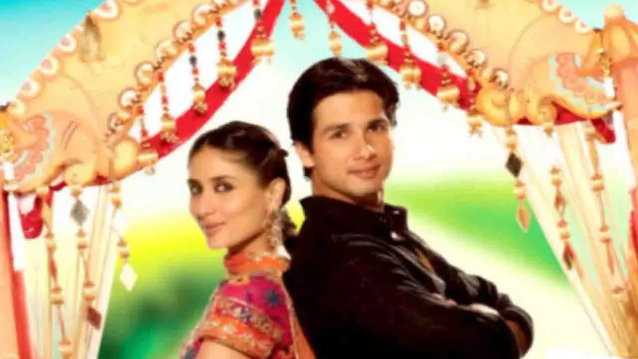 Kareena ने शाहिद के साथ रोमांस पर कहा, रोज़मर्रा के माहौल को संजोकर रखना पसंद Kareena ने शाहिद के साथ रोमांस पर कहा, रोज़मर्रा के माहौल को संजोकर रखना पसंद
