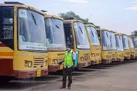 तमिलनाडु सरकार ने चेन्नई में स्कूल बस सेवाएं बंद कर दीं तमिलनाडु सरकार ने चेन्नई में स्कूल बस सेवाएं बंद कर दीं