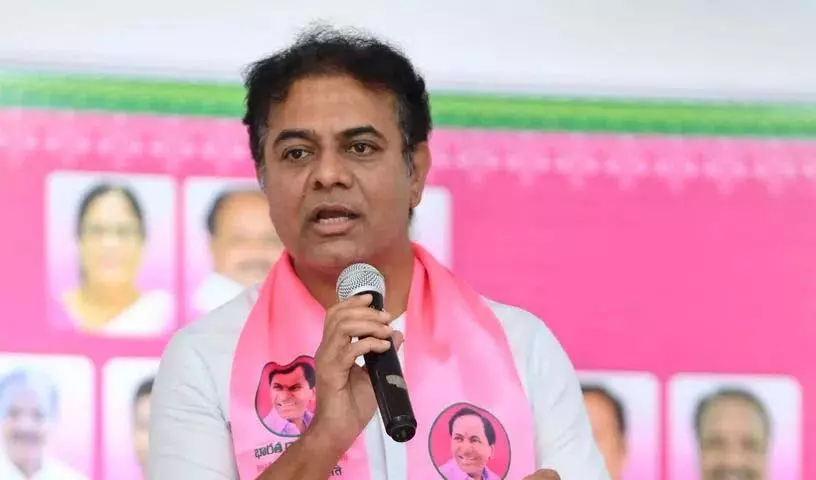 KTR ने तेलंगाना में इंटरनेट अराजकता और किसानों की दुर्दशा के लिए कांग्रेस सरकार की आलोचना की KTR ने तेलंगाना में इंटरनेट अराजकता और किसानों की दुर्दशा के लिए कांग्रेस सरकार की आलोचना की
