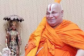 Vrindavan: रामभद्राचार्य ने मंदिर ट्रस्ट के फैसले पर उठाए सवाल Vrindavan: रामभद्राचार्य ने मंदिर ट्रस्ट के फैसले पर उठाए सवाल