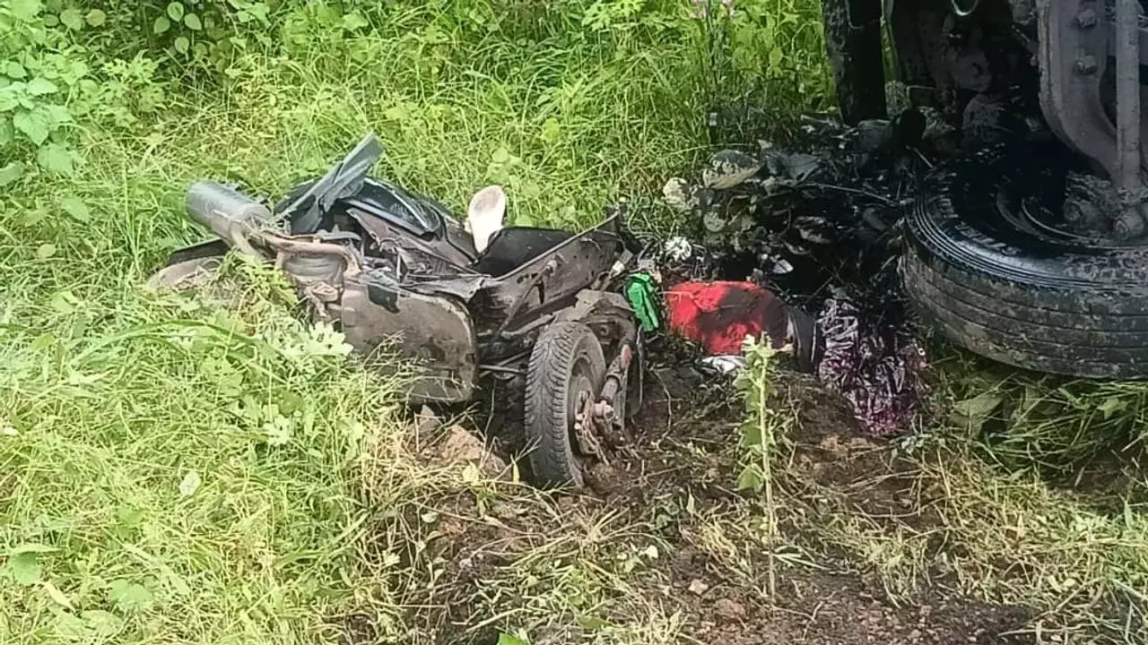 Odisha : झारसुगुड़ा में ट्रक की चपेट में आने से महिला की मौत Odisha : झारसुगुड़ा में ट्रक की चपेट में आने से महिला की मौत