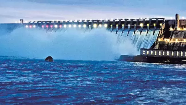 Andhra : नागार्जुनसागर में भारी बाढ़ Andhra : नागार्जुनसागर में भारी बाढ़