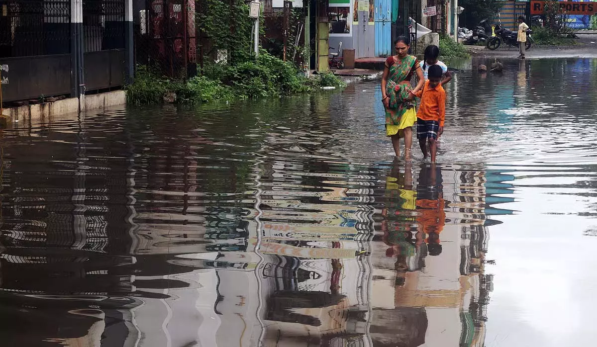 Pune : नदी का जलस्तर बढ़ने पर पीएमसी, पीसीएमसी ने नागरिकों को सुरक्षित स्थानों पर पहुंचाया Pune : नदी का जलस्तर बढ़ने पर पीएमसी, पीसीएमसी ने नागरिकों को सुरक्षित स्थानों पर पहुंचाया