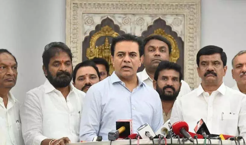 KTR ने तेलंगाना में उर्वरक संकट के लिए कांग्रेस सरकार को जिम्मेदार ठहराया, श्वेत पत्र की मांग की KTR ने तेलंगाना में उर्वरक संकट के लिए कांग्रेस सरकार को जिम्मेदार ठहराया, श्वेत पत्र की मांग की