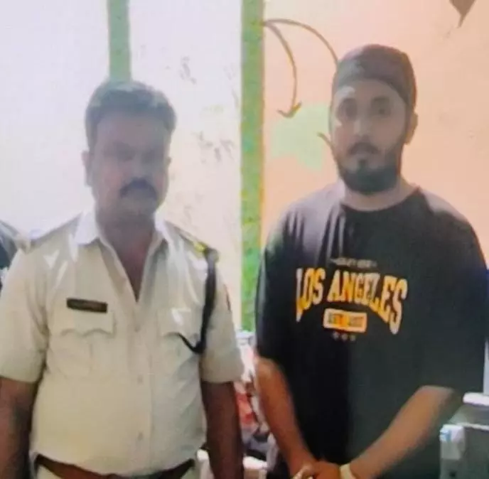 पुलिस ने पंजाबी ढाबा भाठागांव में मारी रेड, संचालक गिरफ्तार पुलिस ने पंजाबी ढाबा भाठागांव में मारी रेड, संचालक गिरफ्तार