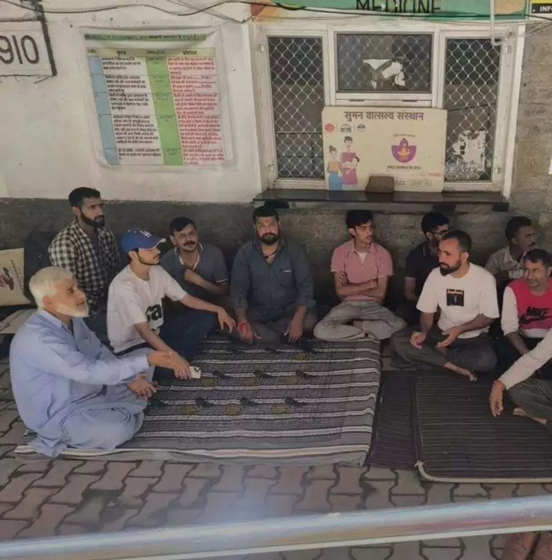 Himachal: डॉक्टरों और पैरामेडिकल स्टाफ की कमी को लेकर सलूणी के ग्रामीण अनशन पर Himachal: डॉक्टरों और पैरामेडिकल स्टाफ की कमी को लेकर सलूणी के ग्रामीण अनशन पर