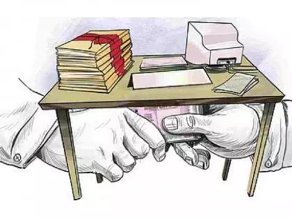 पूर्व vice-principal ने मांगी 5 करोड़ की फिरौती, कॉलेज को बदनाम करने की धमकी पूर्व vice-principal ने मांगी 5 करोड़ की फिरौती, कॉलेज को बदनाम करने की धमकी