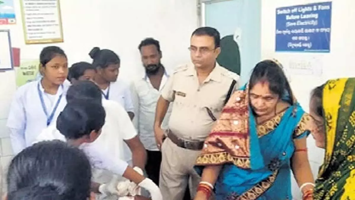 Bahadur College छात्रा ने झपटमारों का सामना किया, घायल Bahadur College छात्रा ने झपटमारों का सामना किया, घायल