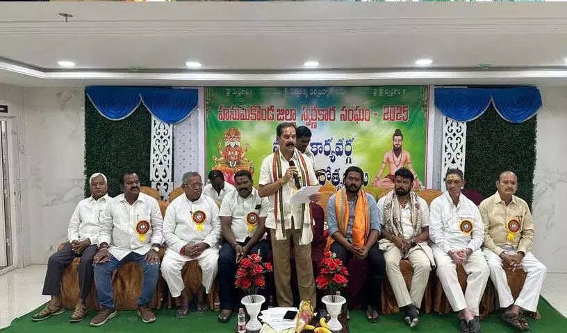 एकजुट होकर ही समस्याओं का समाधान संभव: Dasyam Vinaybhasker एकजुट होकर ही समस्याओं का समाधान संभव: Dasyam Vinaybhasker