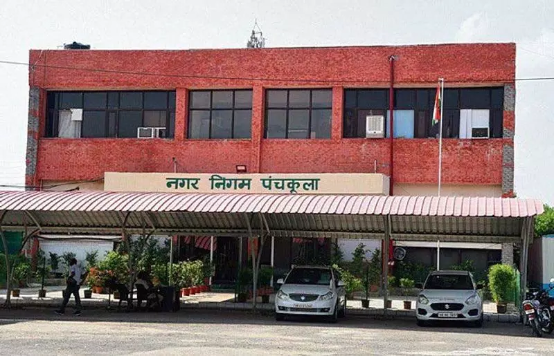 Panchkula MC प्रमुख ने सफाई कर्मचारियों की शिकायतें सुनीं, समाधान का वादा किया Panchkula MC प्रमुख ने सफाई कर्मचारियों की शिकायतें सुनीं, समाधान का वादा किया