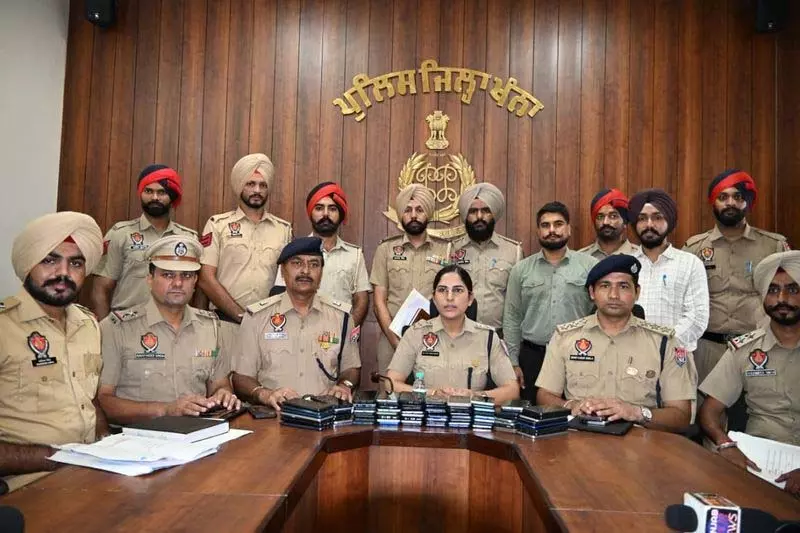 Khanna police ने साइबर धोखाधड़ी के आरोप में 22 लोग गिरफ्तार Khanna police ने साइबर धोखाधड़ी के आरोप में 22 लोग गिरफ्तार