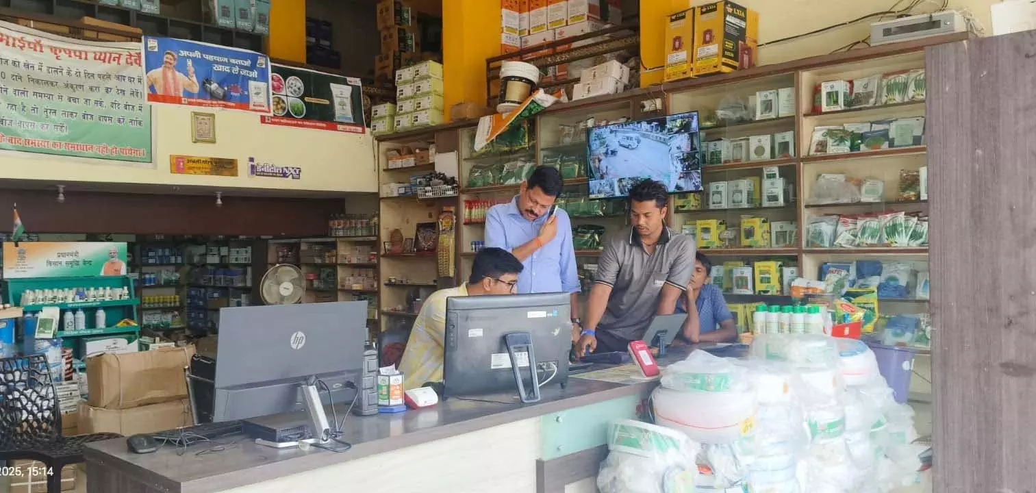 SDM उमेश साहू द्वारा खाद दुकानों का आकस्मिक निरीक्षण SDM उमेश साहू द्वारा खाद दुकानों का आकस्मिक निरीक्षण