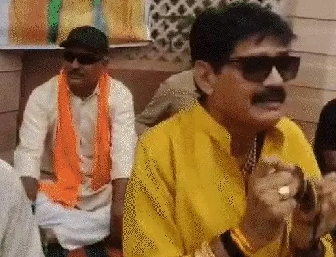 Jaipur: बीजेपी पार्षदों ने पट्टों में अनियमितताओं पर खोला मोर्चा Jaipur: बीजेपी पार्षदों ने पट्टों में अनियमितताओं पर खोला मोर्चा