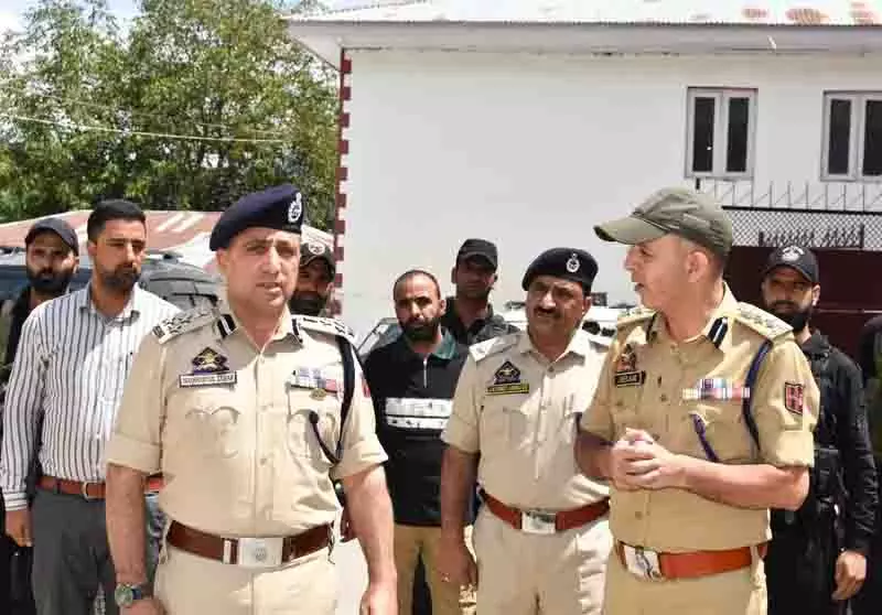 उत्तरी कश्मीर में DIG ने सुरक्षा बढ़ाने की अपील की उत्तरी कश्मीर में DIG ने सुरक्षा बढ़ाने की अपील की