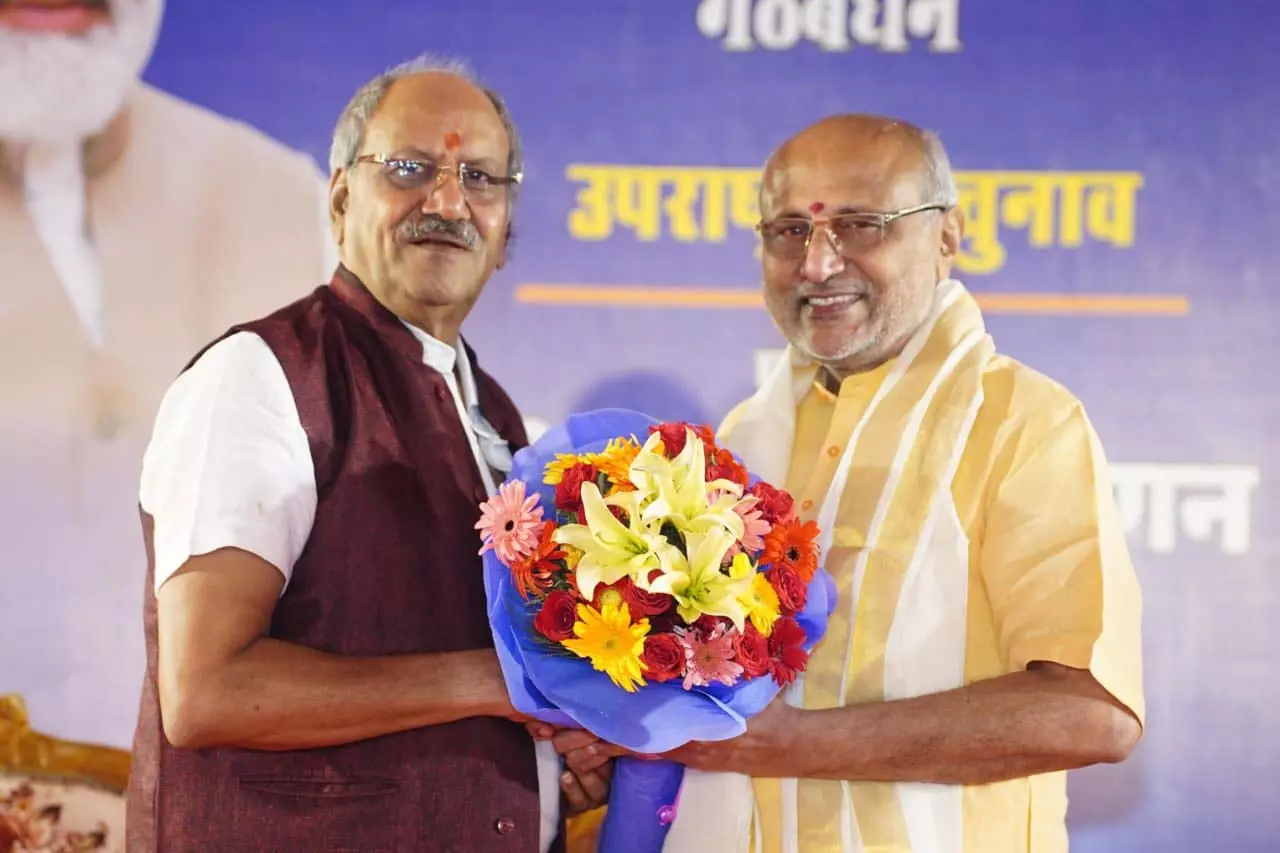 सांसद बृजमोहन अग्रवाल ने उपराष्ट्रपति पद के उम्मीदवार सी.पी. राधाकृष्णन से की भेंट सांसद बृजमोहन अग्रवाल ने उपराष्ट्रपति पद के उम्मीदवार सी.पी. राधाकृष्णन से की भेंट