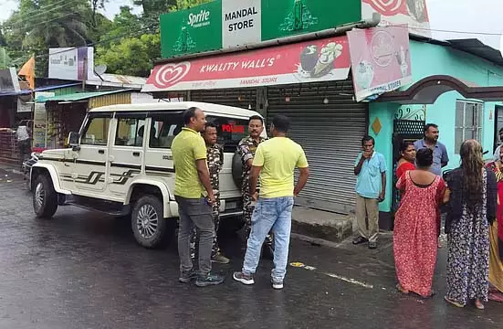 Siliguri में दहशत: निवासियों को नींद की गोलियां खिलाकर लूटा गया Siliguri में दहशत: निवासियों को नींद की गोलियां खिलाकर लूटा गया