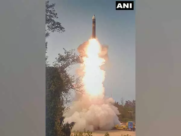 मध्यम दूरी की बैलिस्टिक मिसाइल Agni 5 का सफल परीक्षण मध्यम दूरी की बैलिस्टिक मिसाइल Agni 5 का सफल परीक्षण