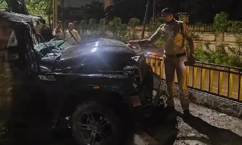 VIP रोड में महिंद्रा थार दुर्घटनाग्रस्त, सवार थे 5 युवक VIP रोड में महिंद्रा थार दुर्घटनाग्रस्त, सवार थे 5 युवक